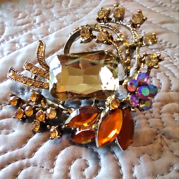 Gold, Topaz and Rhinestone Brooch.  Beautiful on a jacket or a scarf. 🧣 - Picture 2 of 5